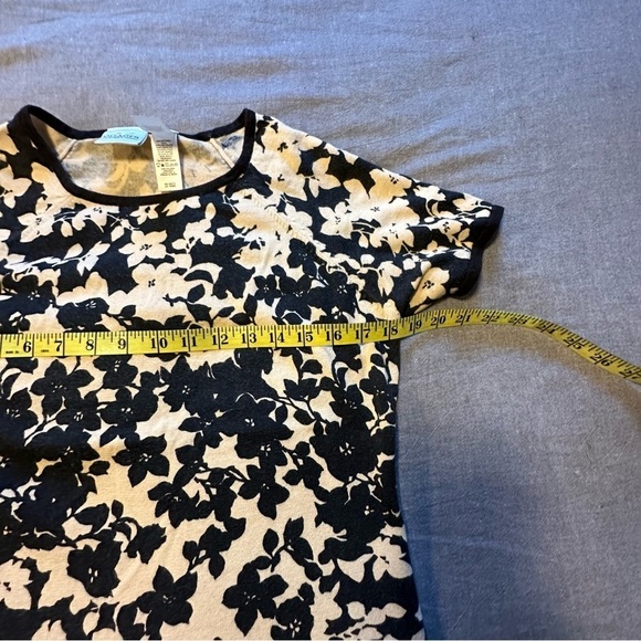 Villager by liz Claiborne Short sleeve sweater size medium black and tan - Picture 5 of 7